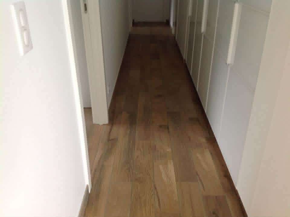 Couloir avec parquet imitation bois