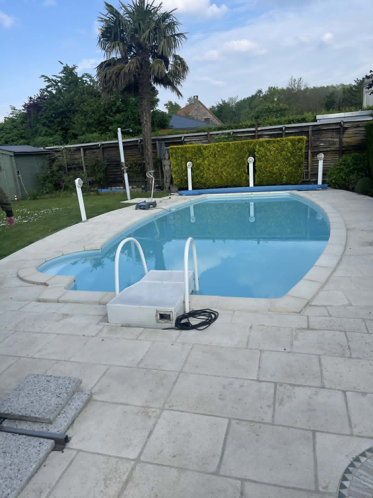 Jardin et piscine avec terrasse