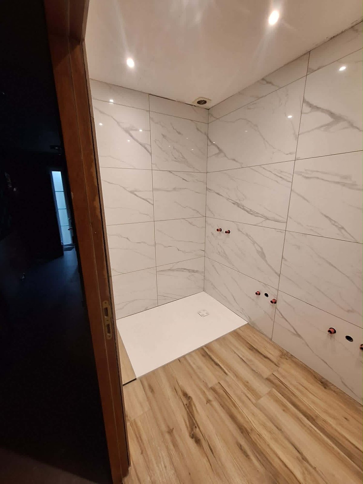 Salle de bain marbre avec douche italienne