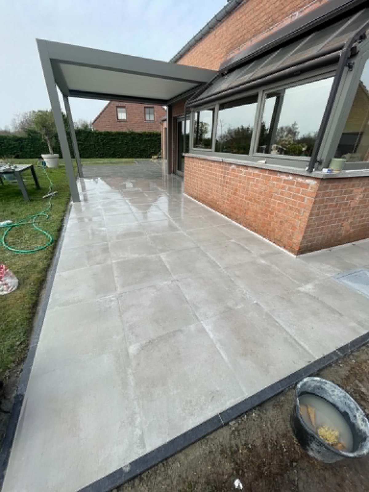 Terrasse extérieure avec pergola